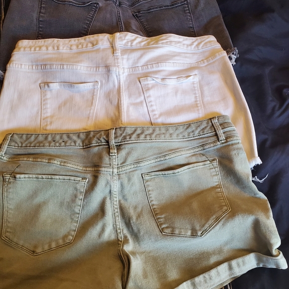 Shorts - Picture 2 of 5